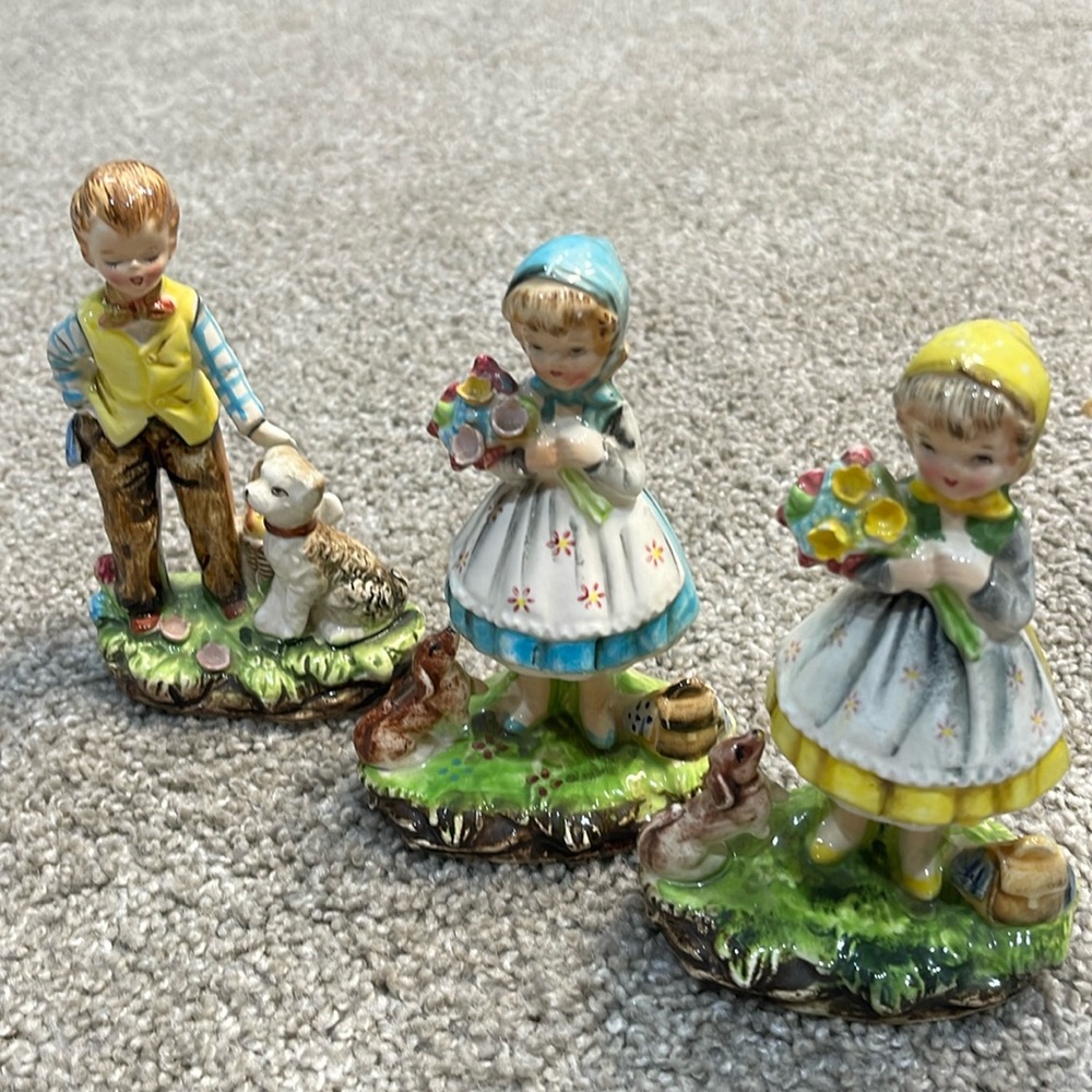 2 Girl with dog,  and boy with cat figurines